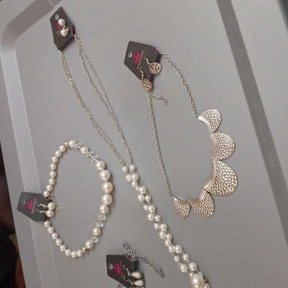 Lot of 4 necklaces and 4 earrings - Picture 3 of 3